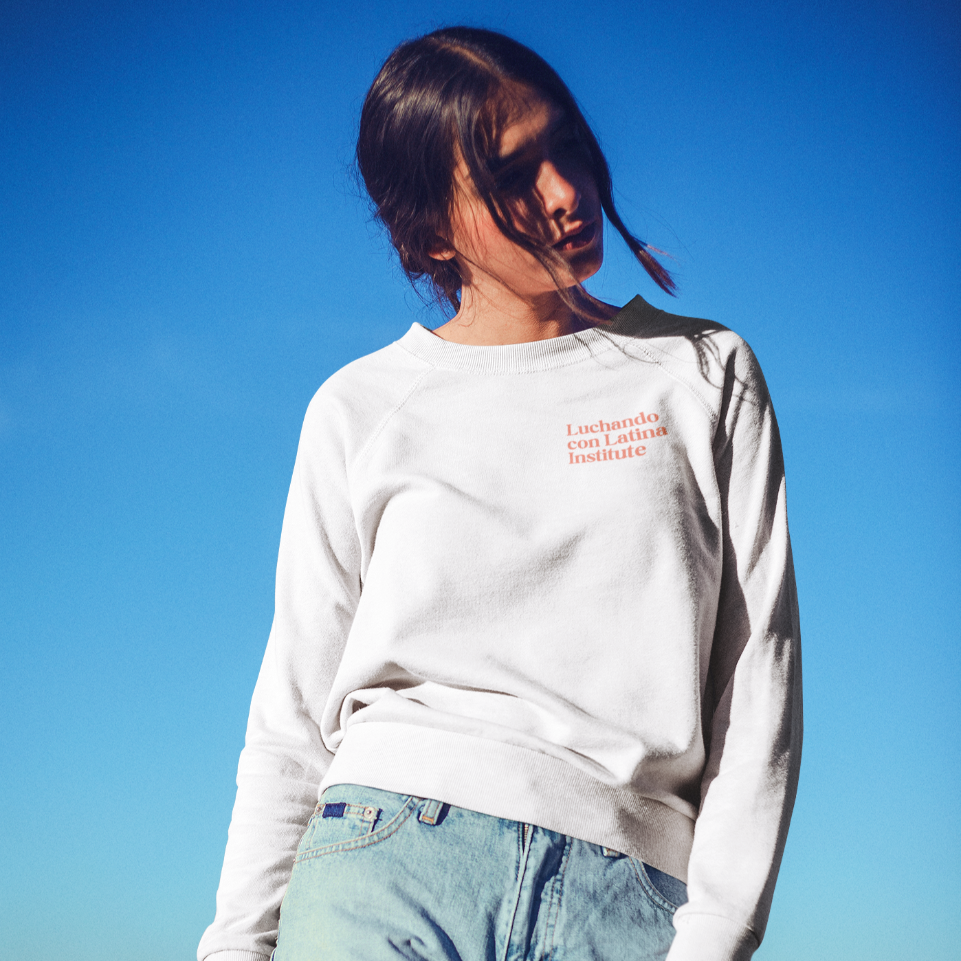 Sudadera de cuello redondo Luchando con Latina Institute